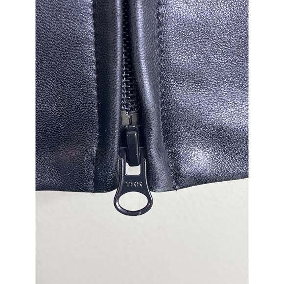 Vintage Danier Italian Soft Leather zip up vest, size medium, made in Canada - Picture 12 of 13